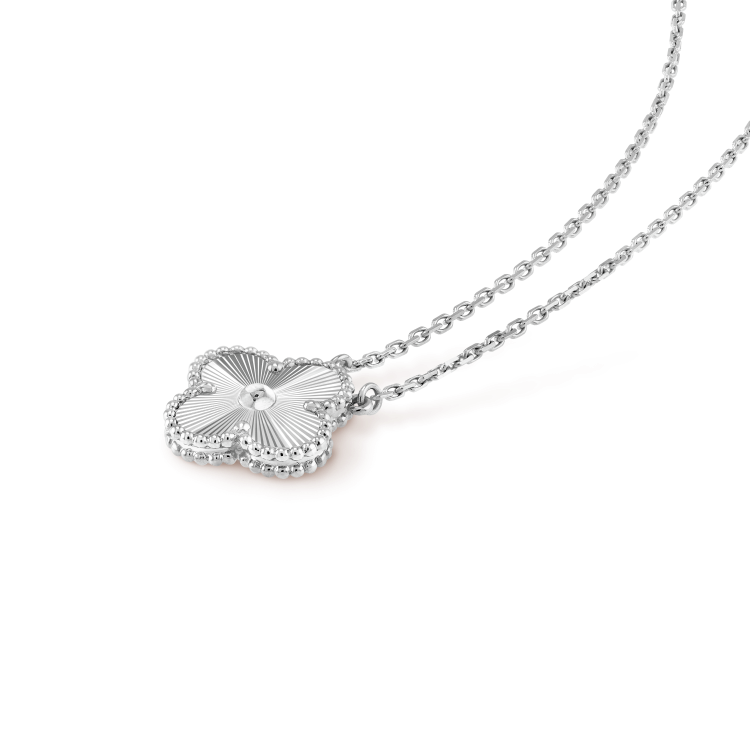 [Limara]CLOVER 15MM LASER NECKLACE SILVER