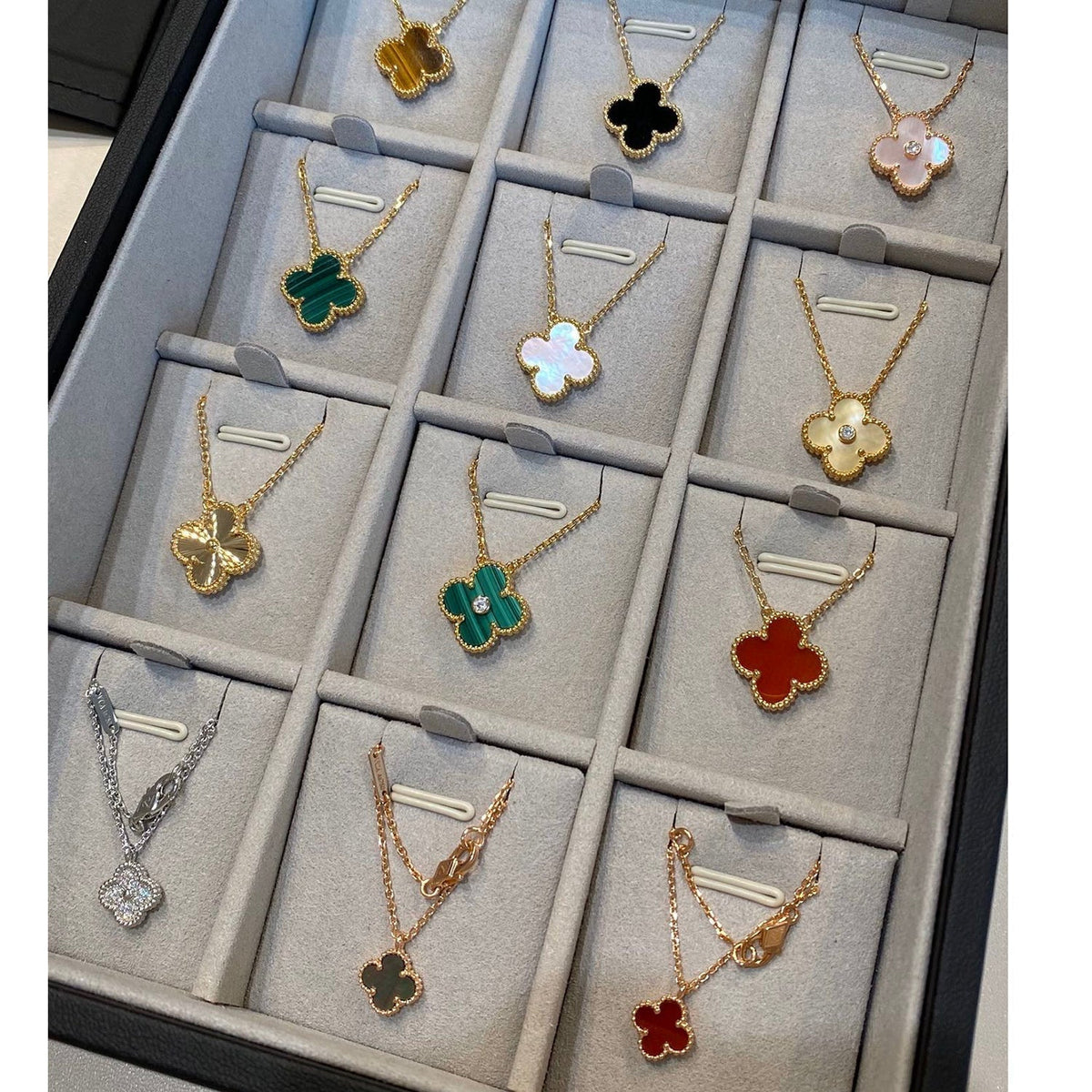 [Limara]CLOVER 15MM CARNELIAN SINGLE FLOWER NECKLACE