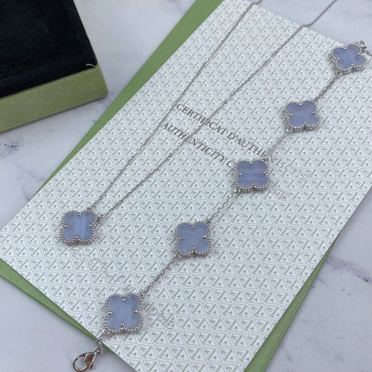[Limara]LUCKY CLOVER 5-MOTIF BRACELET - PURPLE CHALCEDONY COLLECTION