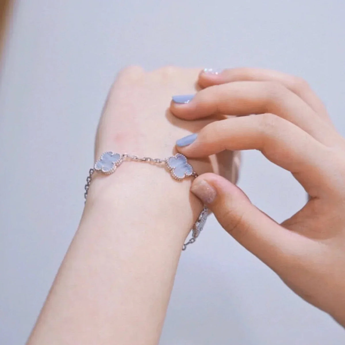 [Limara]LUCKY CLOVER 5-MOTIF BRACELET - PURPLE CHALCEDONY COLLECTION