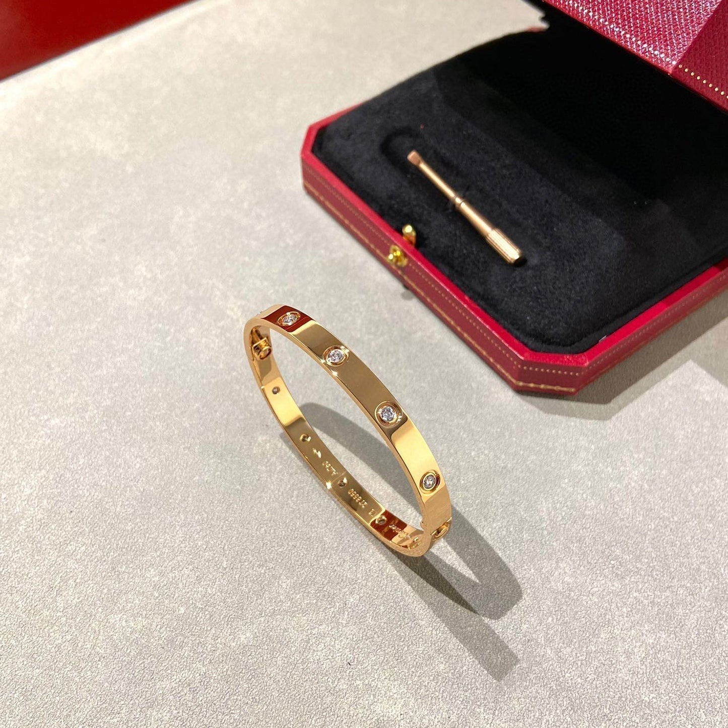 [Limara]CLASSIC 6.1MM LOVE BANGLE - 10-DIAMOND