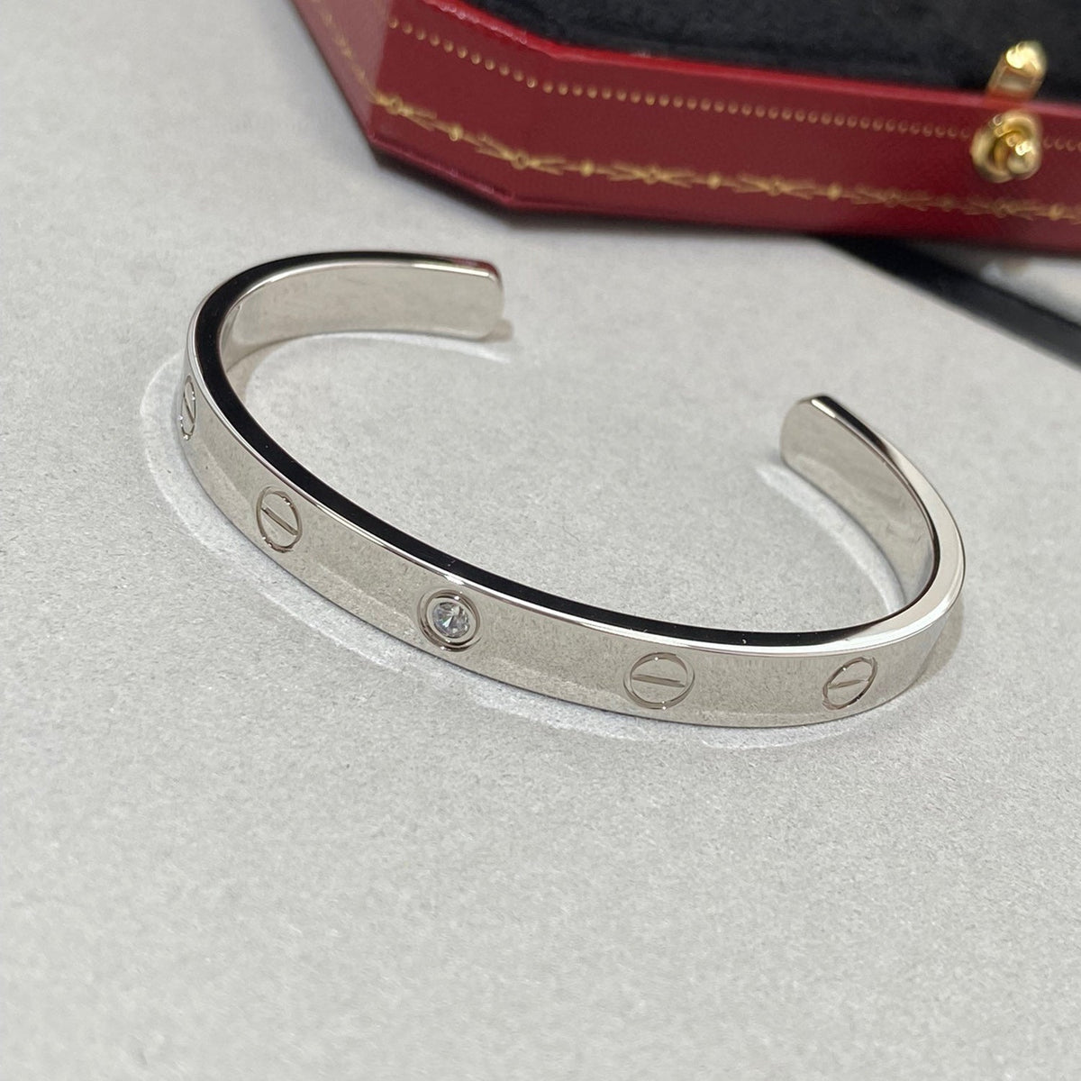 [Limara] LOVE BRACELET 6.1MM 1 DIAMOND OPEN CUFF