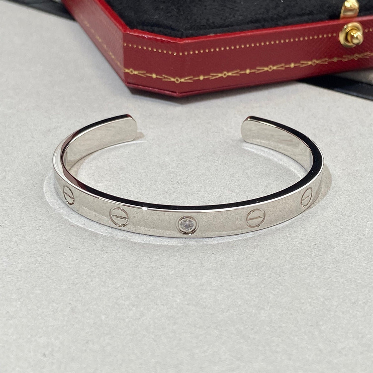 [Limara] LOVE BRACELET 6.1MM 1 DIAMOND OPEN CUFF