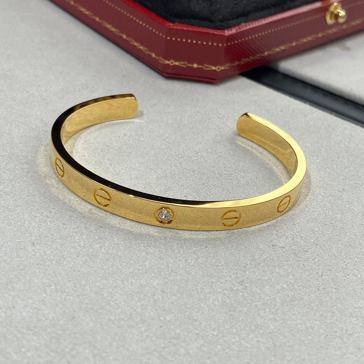 [Limara] LOVE BRACELET 6.1MM 1 DIAMOND OPEN CUFF