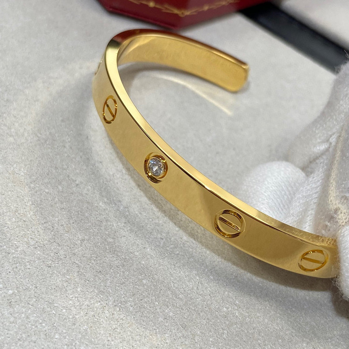 [Limara] LOVE BRACELET 6.1MM 1 DIAMOND OPEN CUFF