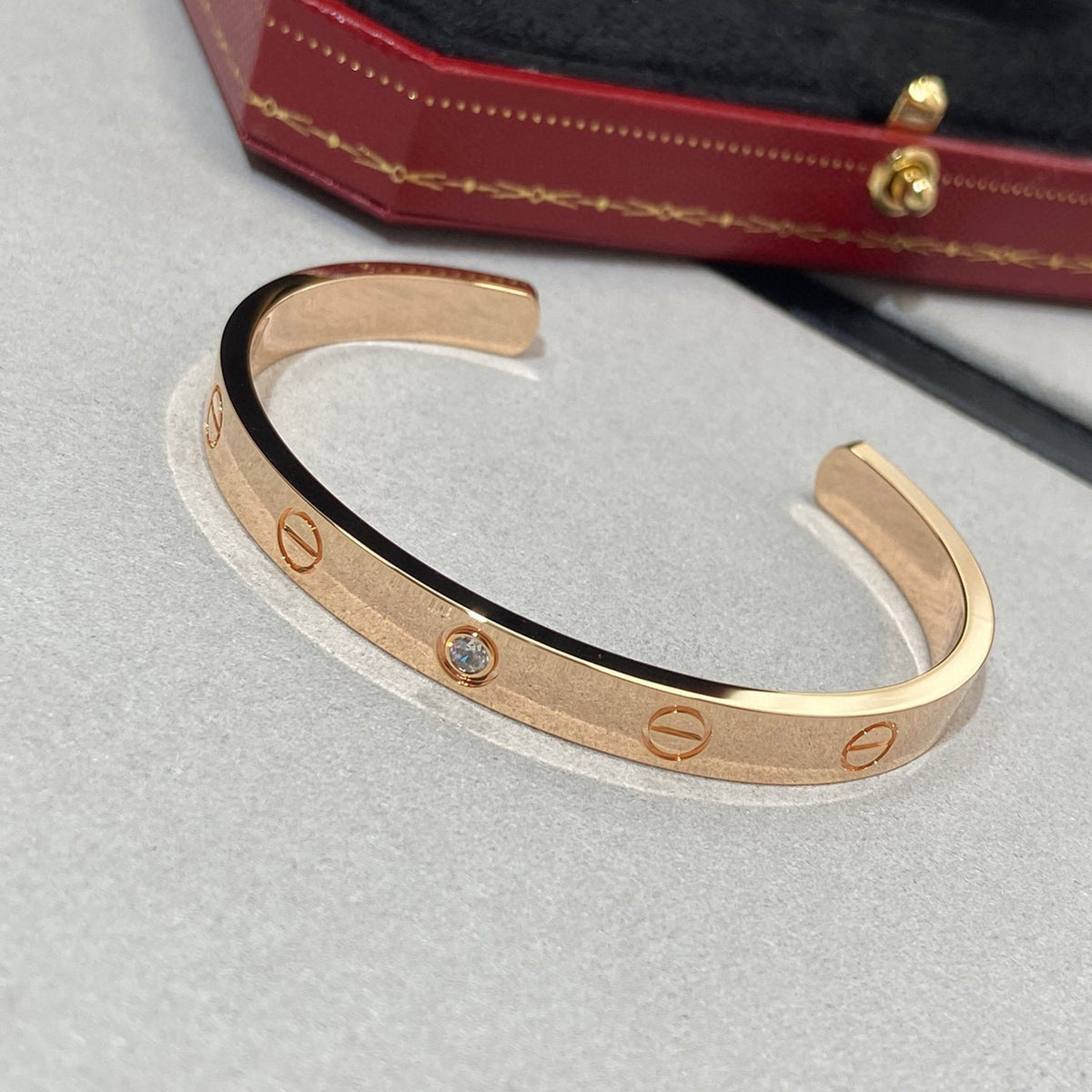 [Limara] LOVE BRACELET 6.1MM 1 DIAMOND OPEN CUFF