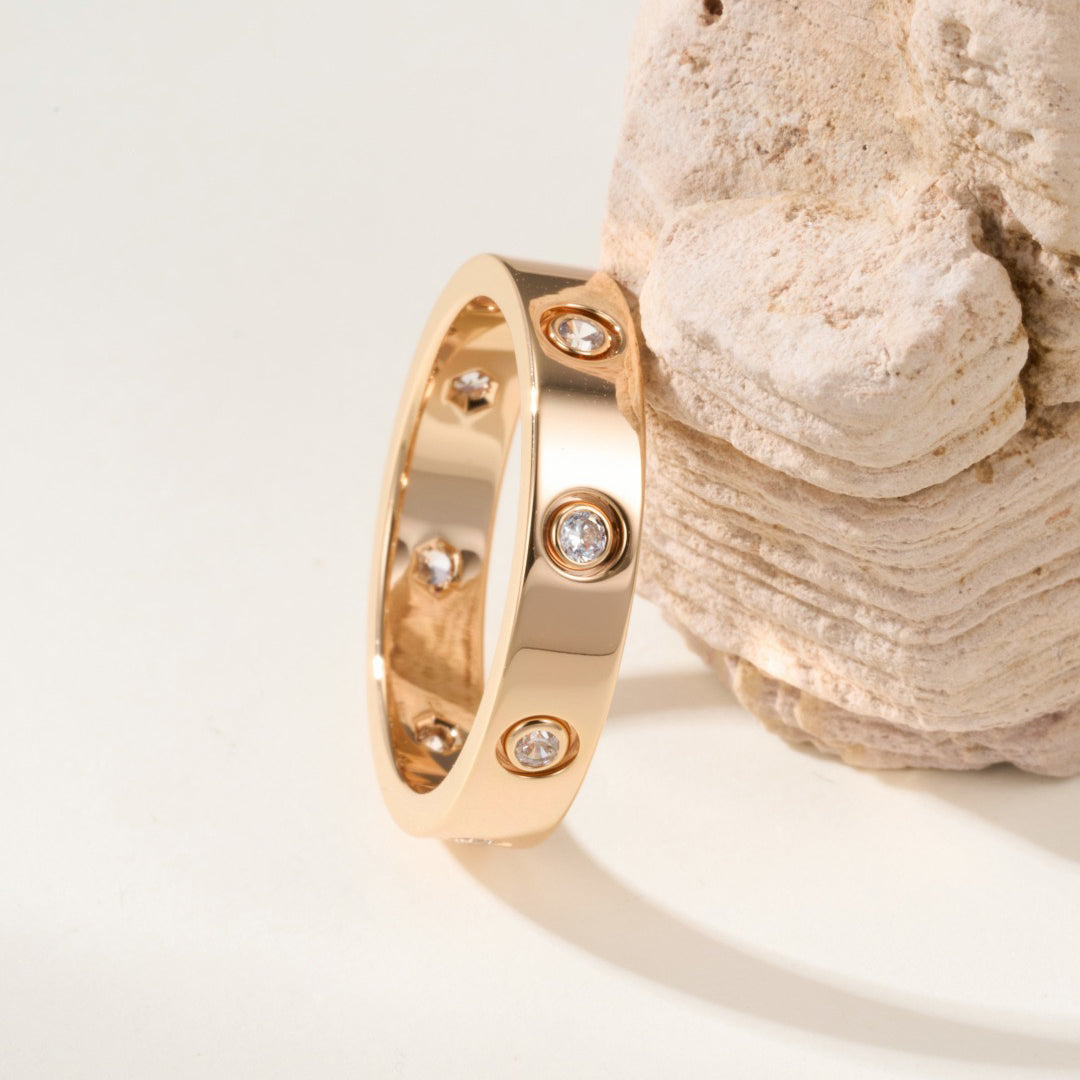 [Limara] LOVE 4MM 8 DIAMOND RING