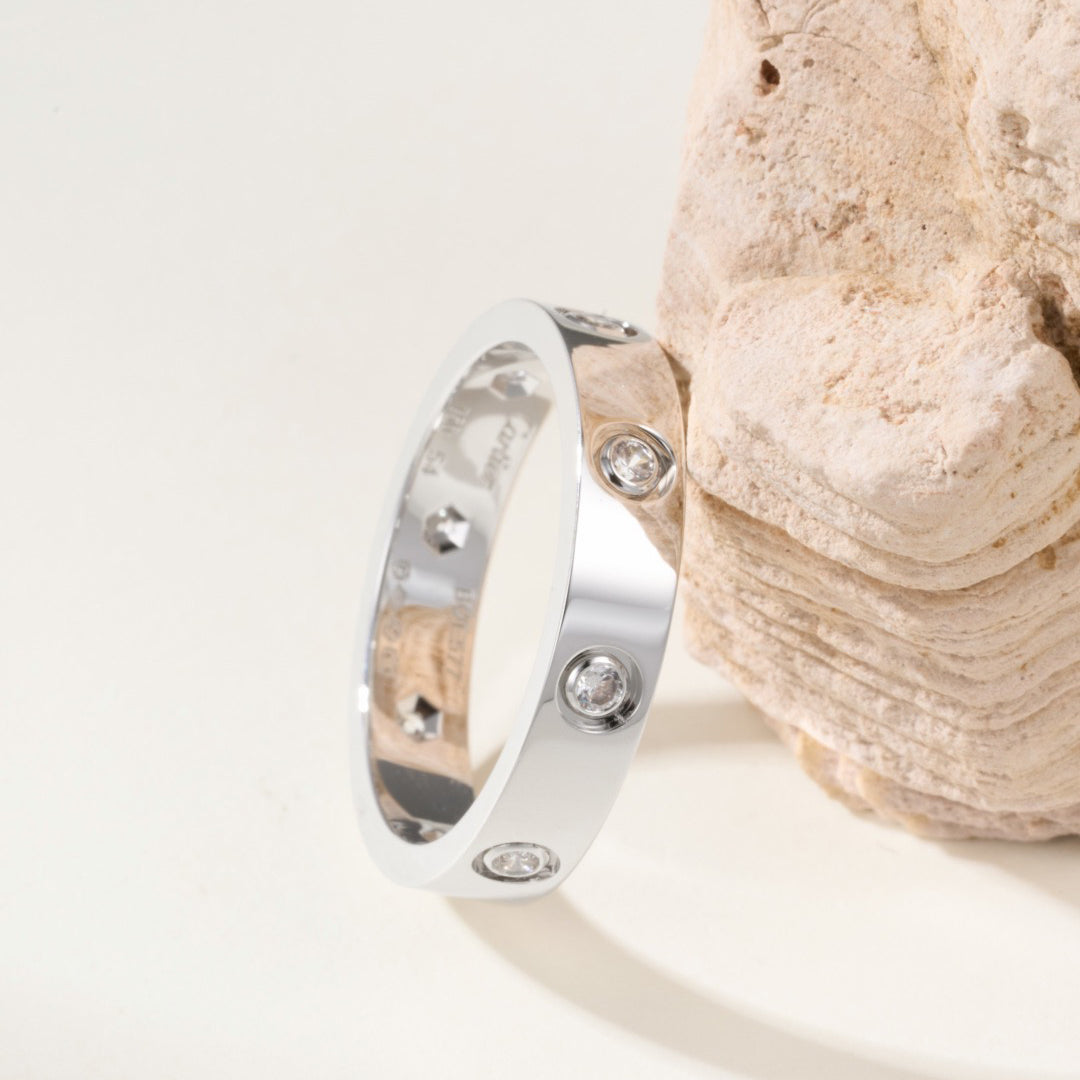 [Limara] LOVE 4MM 8 DIAMOND RING