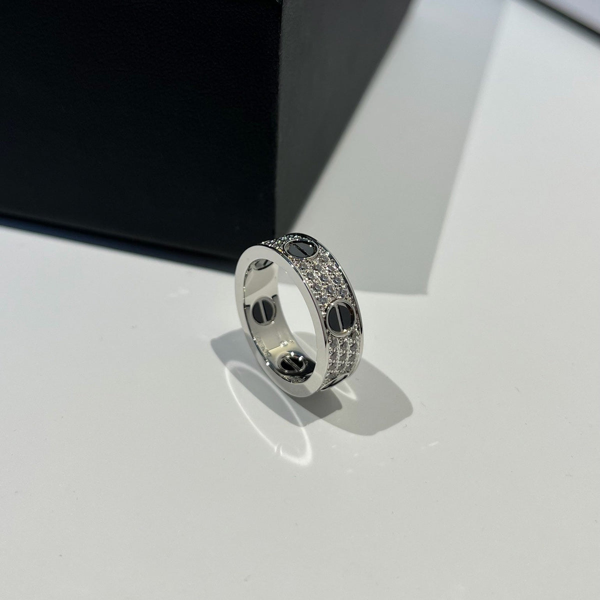 [Limara] LOVE RING 5.5MM DIAMONDS PAVED CERAMIC
