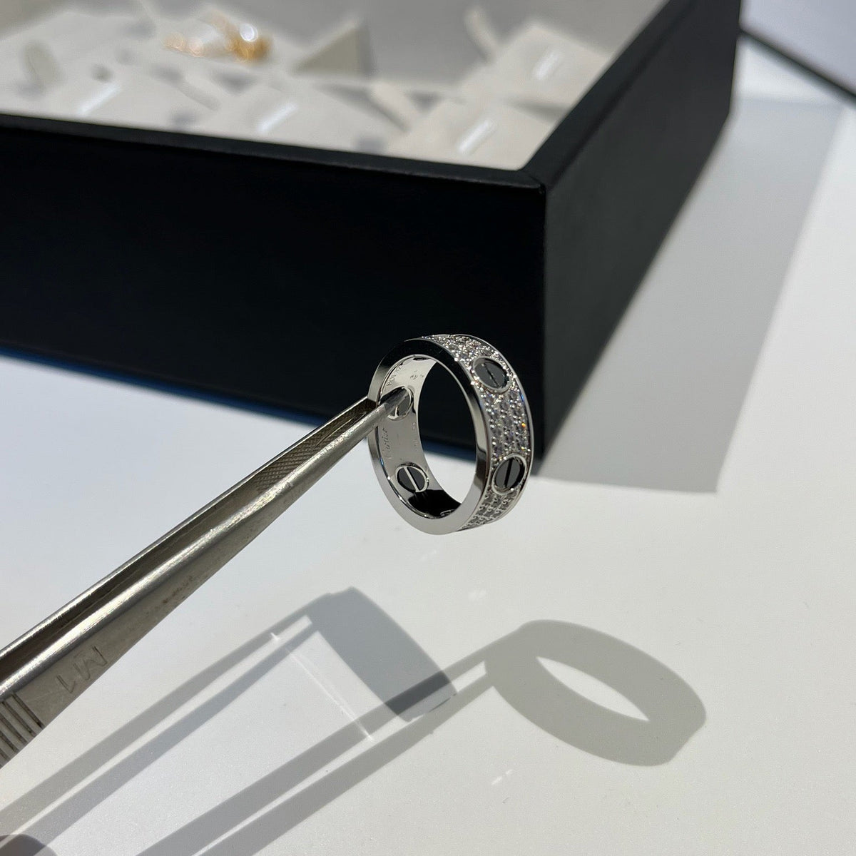 [Limara] LOVE RING 5.5MM DIAMONDS PAVED CERAMIC