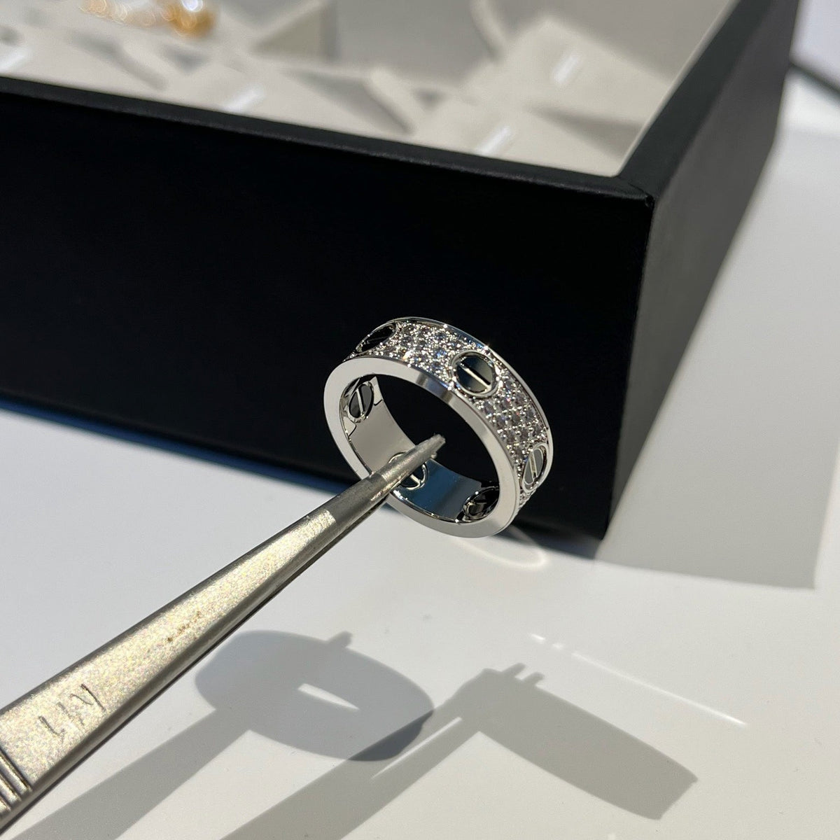 [Limara] LOVE RING 5.5MM DIAMONDS PAVED CERAMIC