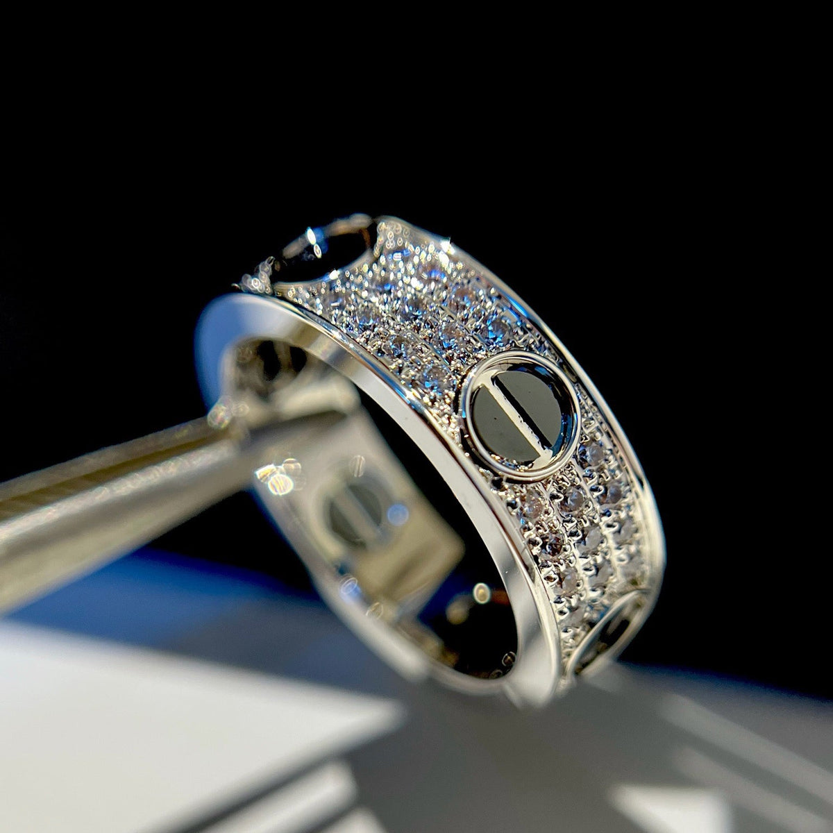 [Limara] LOVE RING 5.5MM DIAMONDS PAVED CERAMIC