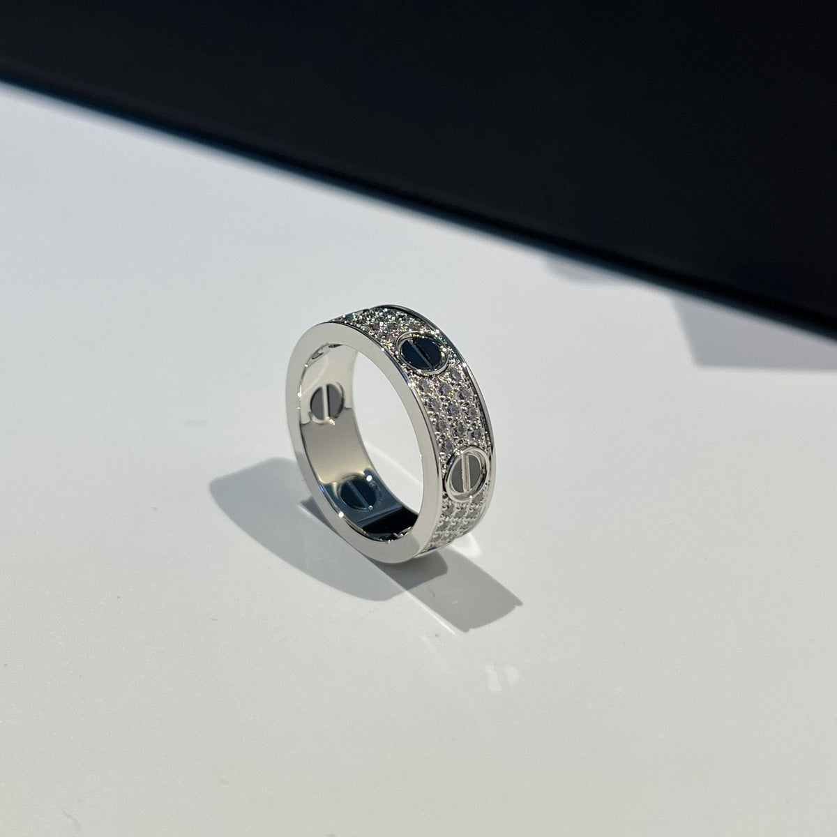 [Limara] LOVE RING 5.5MM DIAMONDS PAVED CERAMIC