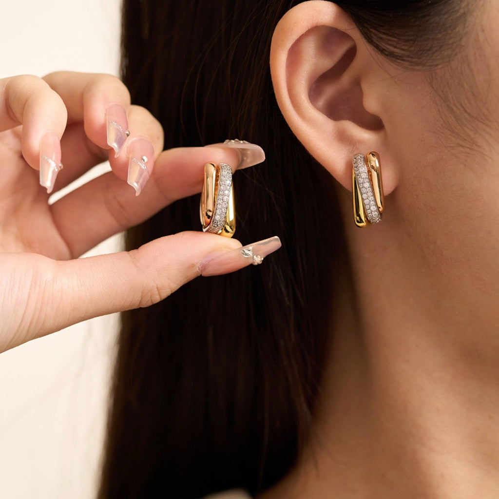 [Limara] TRINITY HALF DIAMOND  CUSHION EARRINGS