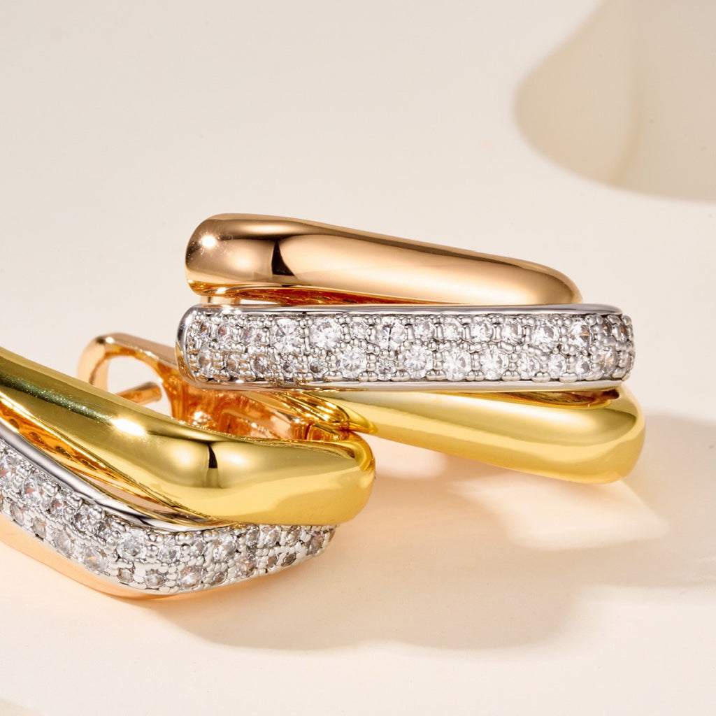 [Limara] TRINITY HALF DIAMOND  CUSHION EARRINGS