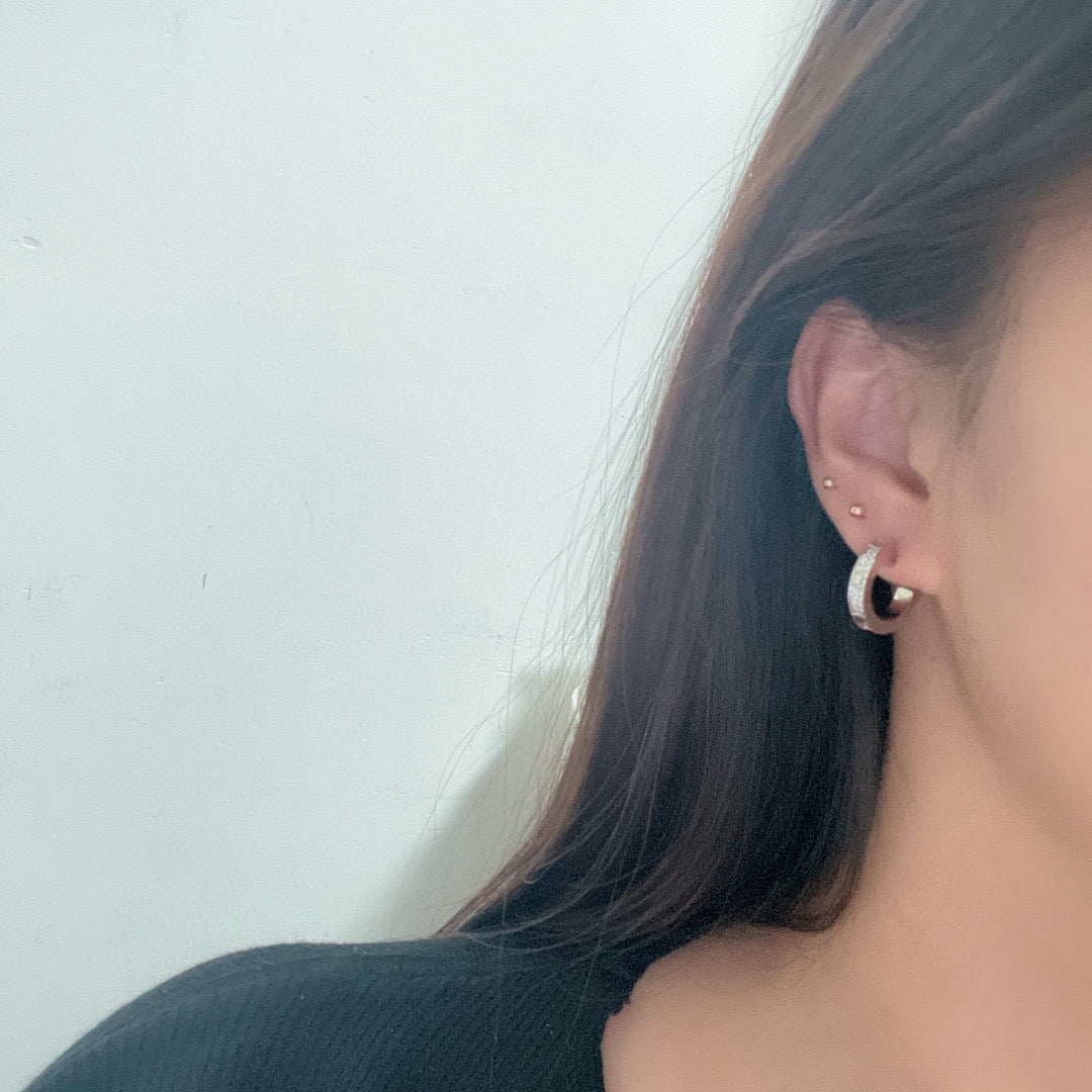[Limara] LOVE 5.5MM DIAMOND PAVED EARRINGS