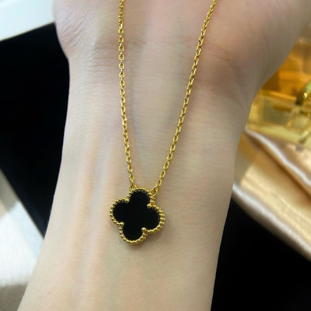 [Limara] CLOVER 15MM BLACK ONYX SINGLE FLOWER NECKLACE