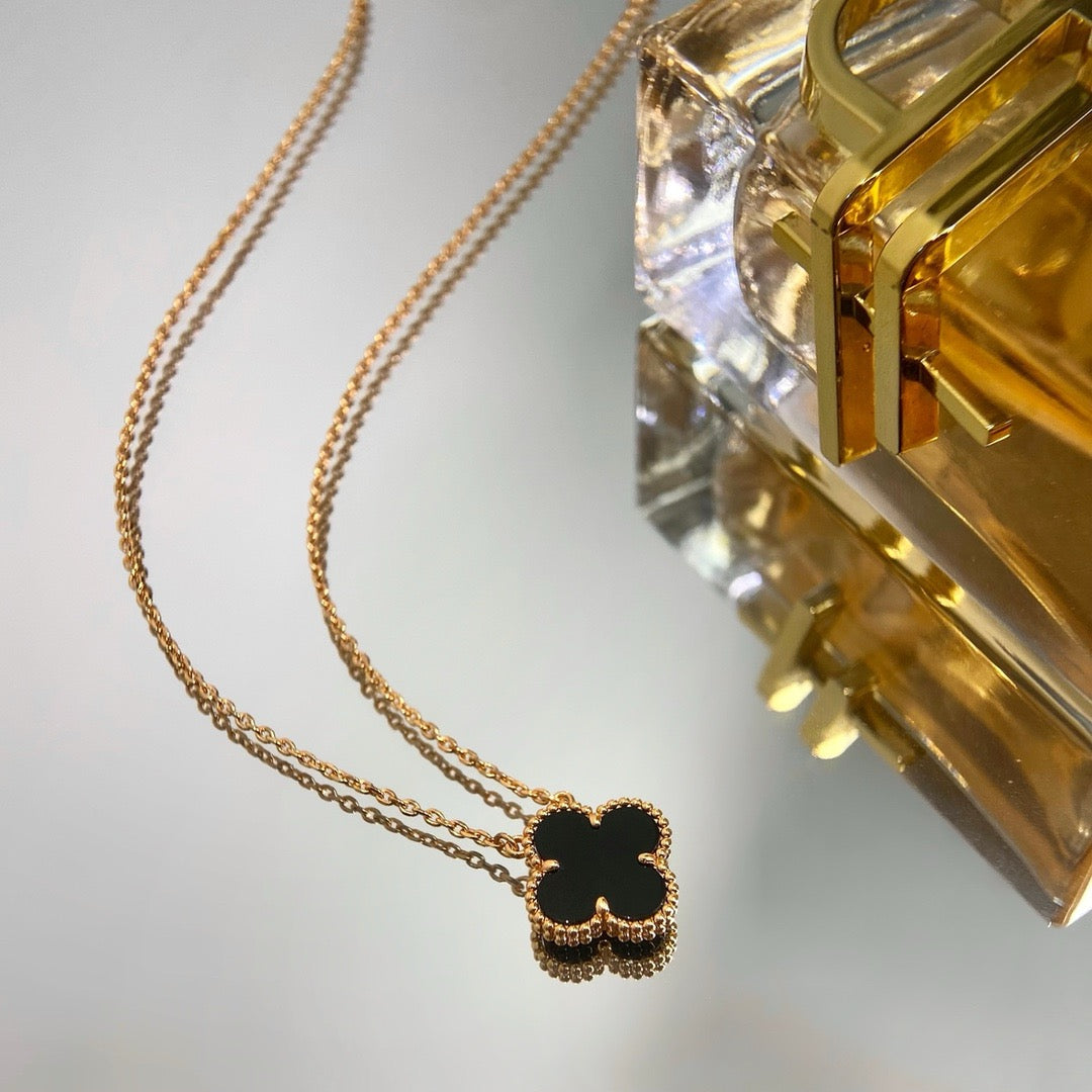 [Limara] CLOVER 15MM BLACK ONYX SINGLE FLOWER NECKLACE
