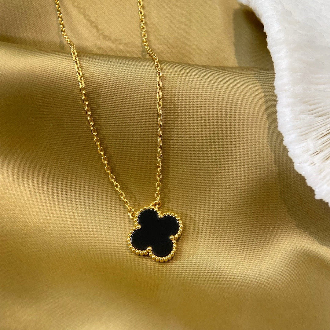 [Limara] CLOVER 15MM BLACK ONYX SINGLE FLOWER NECKLACE