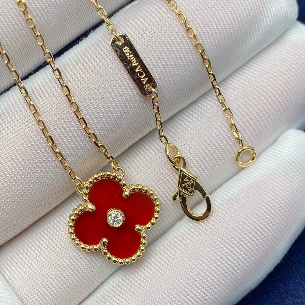 [Limara] CLOVER 15MM DIAMOND CARNELIAN NECKLACE