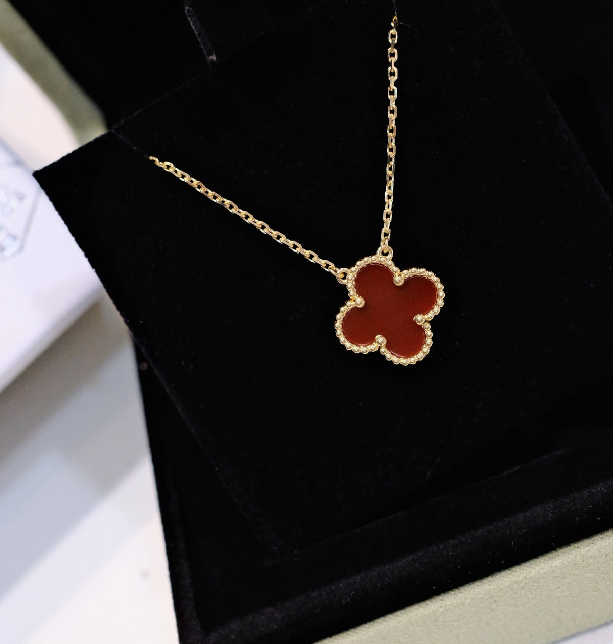 [Limara]CLOVER 15MM CARNELIAN SINGLE FLOWER NECKLACE