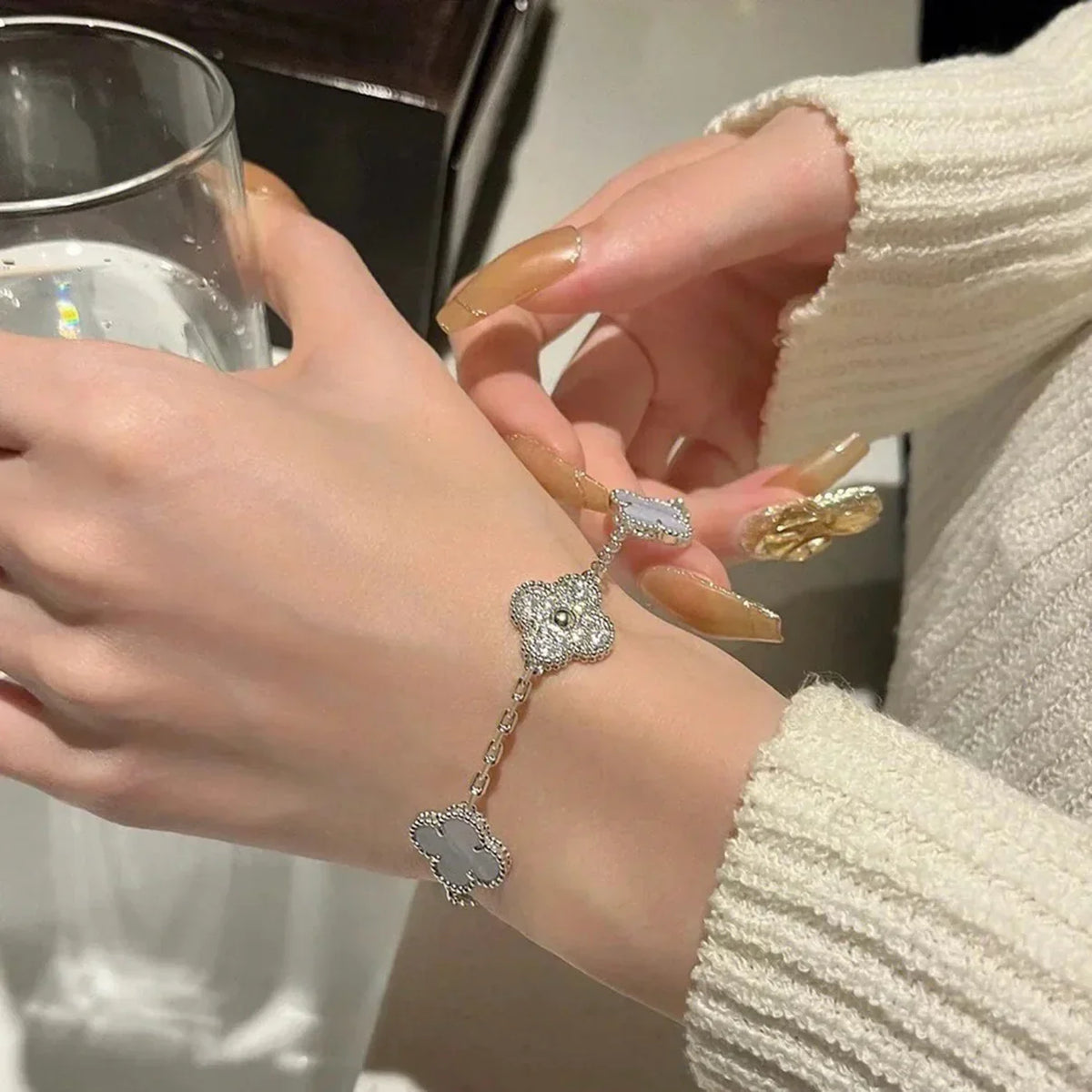 [Limara]LUCKY CLOVER 5-MOTIF BRACELET - PURPLE CHALCEDONY COLLECTION