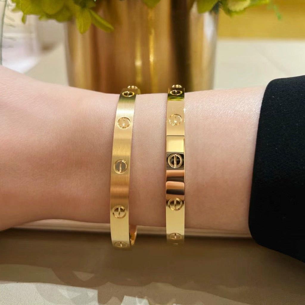 [Limara] LOVE Brushed & Lucky Spring Butterfly 5-Motif Bracelet Stack Set