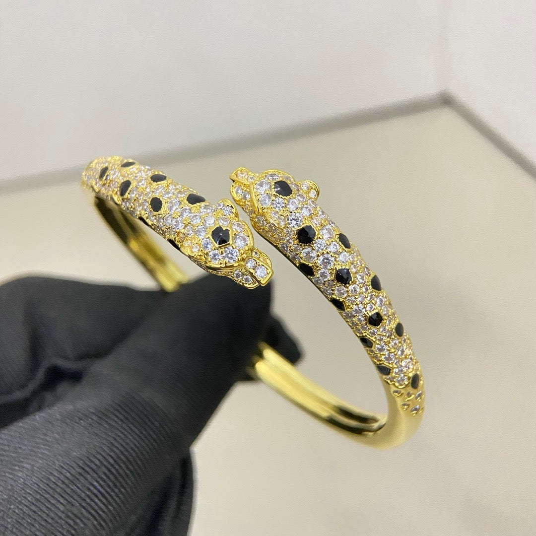[Limara] PANTHERE DOUBLE HEADED HALF DIAMOND OPEN BRACELET
