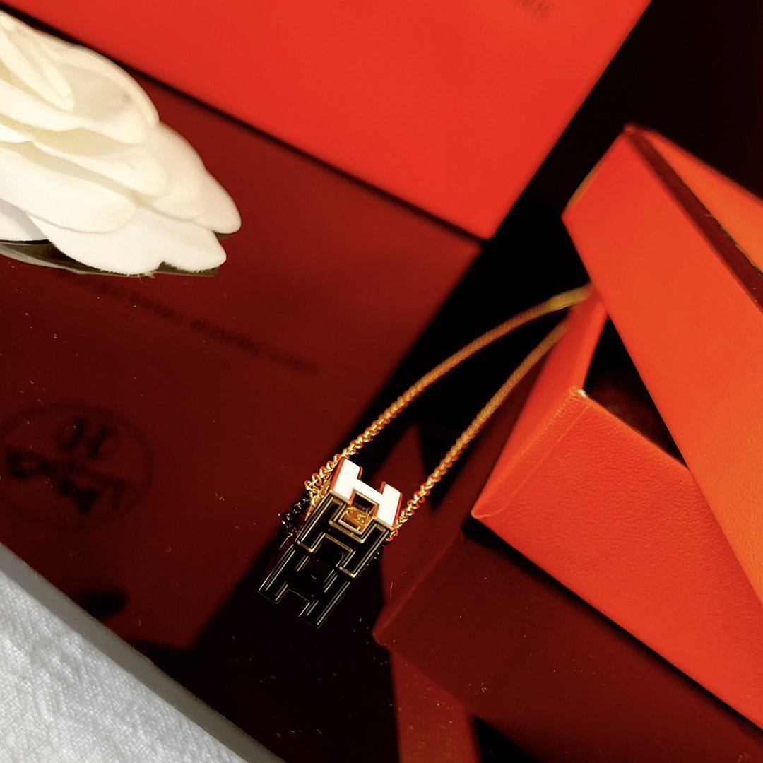 [Limara]H WHITE SQUARE GOLD NECKLACE