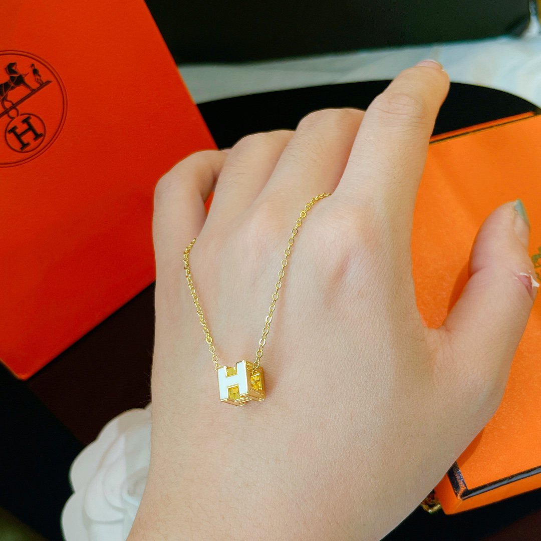 [Limara]H WHITE SQUARE GOLD NECKLACE