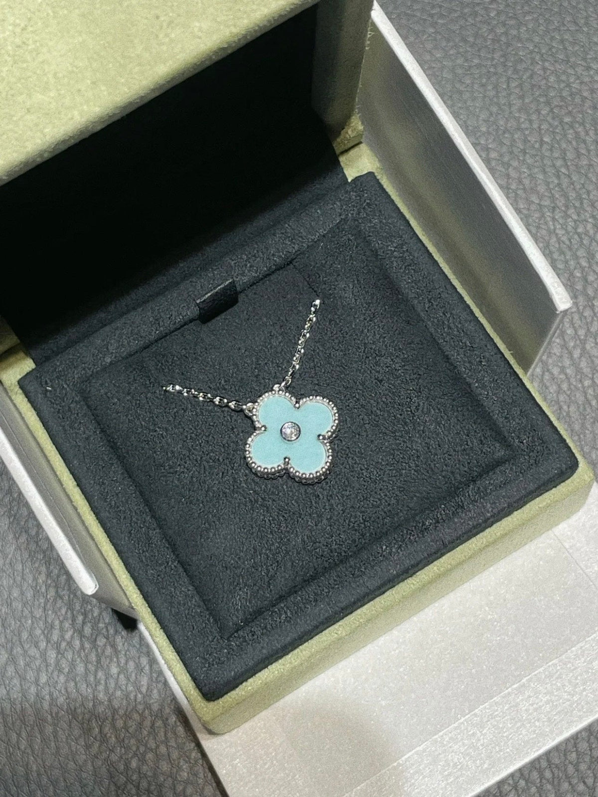 [Limara]CLOVER 1 DIAMOND LIGHT BLUE SILVER NECKLACE