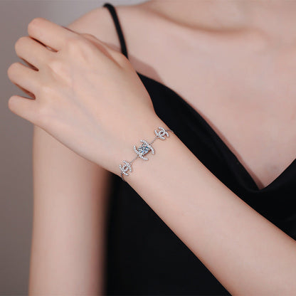 [Limara]CLASSIC INTERLOCKING MOISSANITE BRACELET