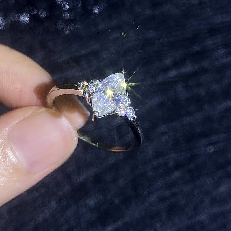 [Limara]ELEGANT MARQUISE CUT MOISSANITE RING WITH SIDE ACCENTS