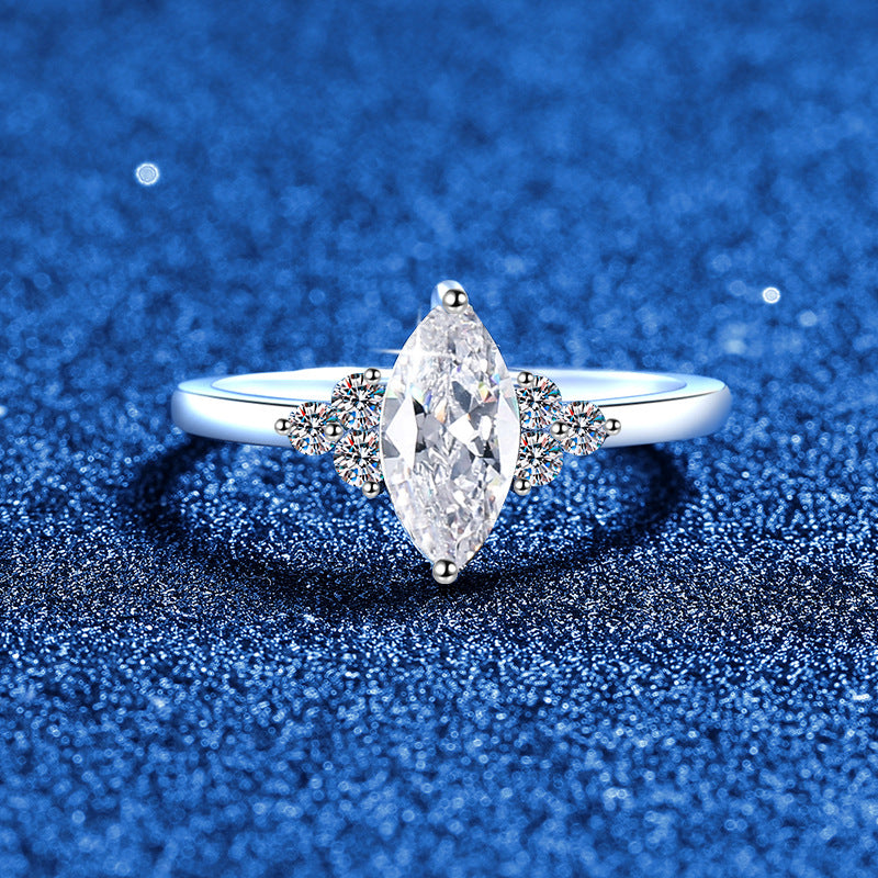 [Limara]ELEGANT MARQUISE CUT MOISSANITE RING WITH SIDE ACCENTS