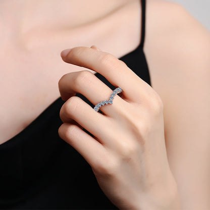 [Limara]ELEGANT V-SHAPED CHEVRON MOISSANITE RING