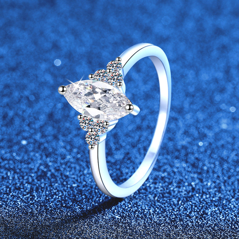 [Limara]ELEGANT MARQUISE CUT MOISSANITE RING WITH SIDE ACCENTS