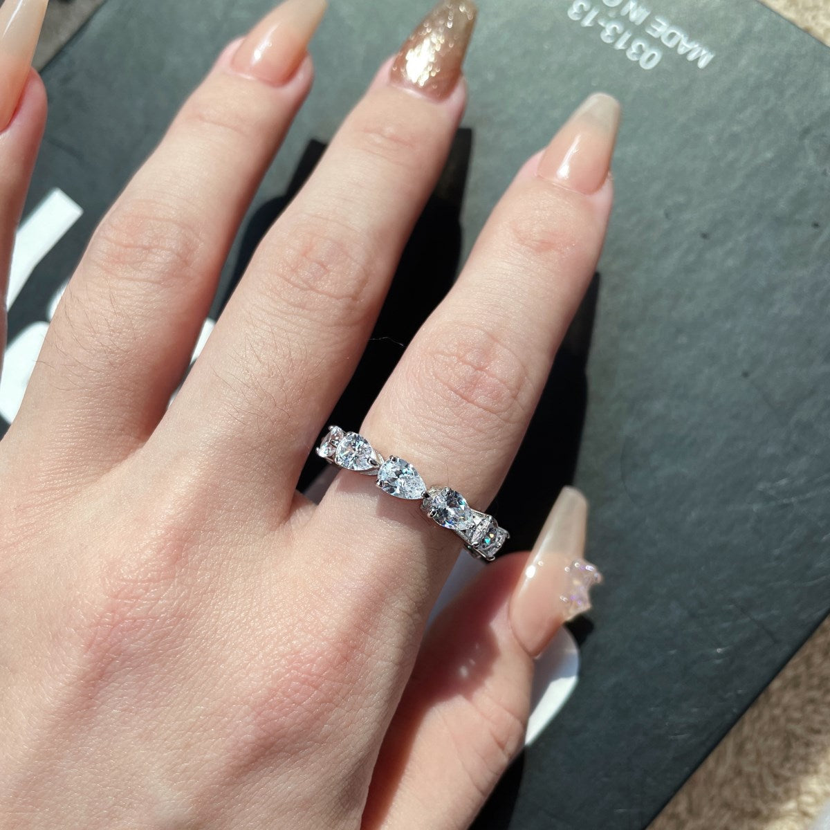 [Limara]Exquisite Pear Cut Tennis Ring