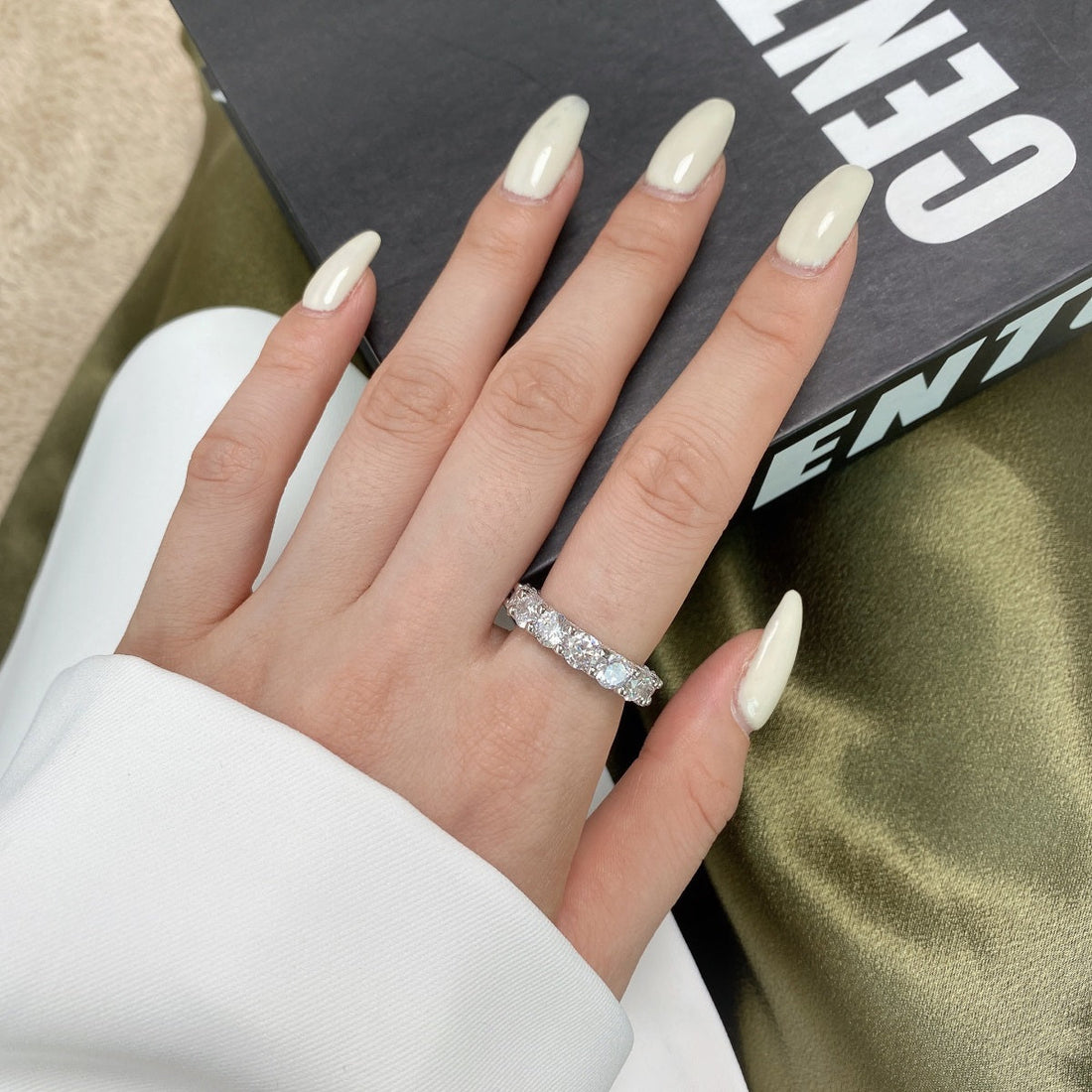 [Limara]Gorgeous Round Cut Tennis Ring