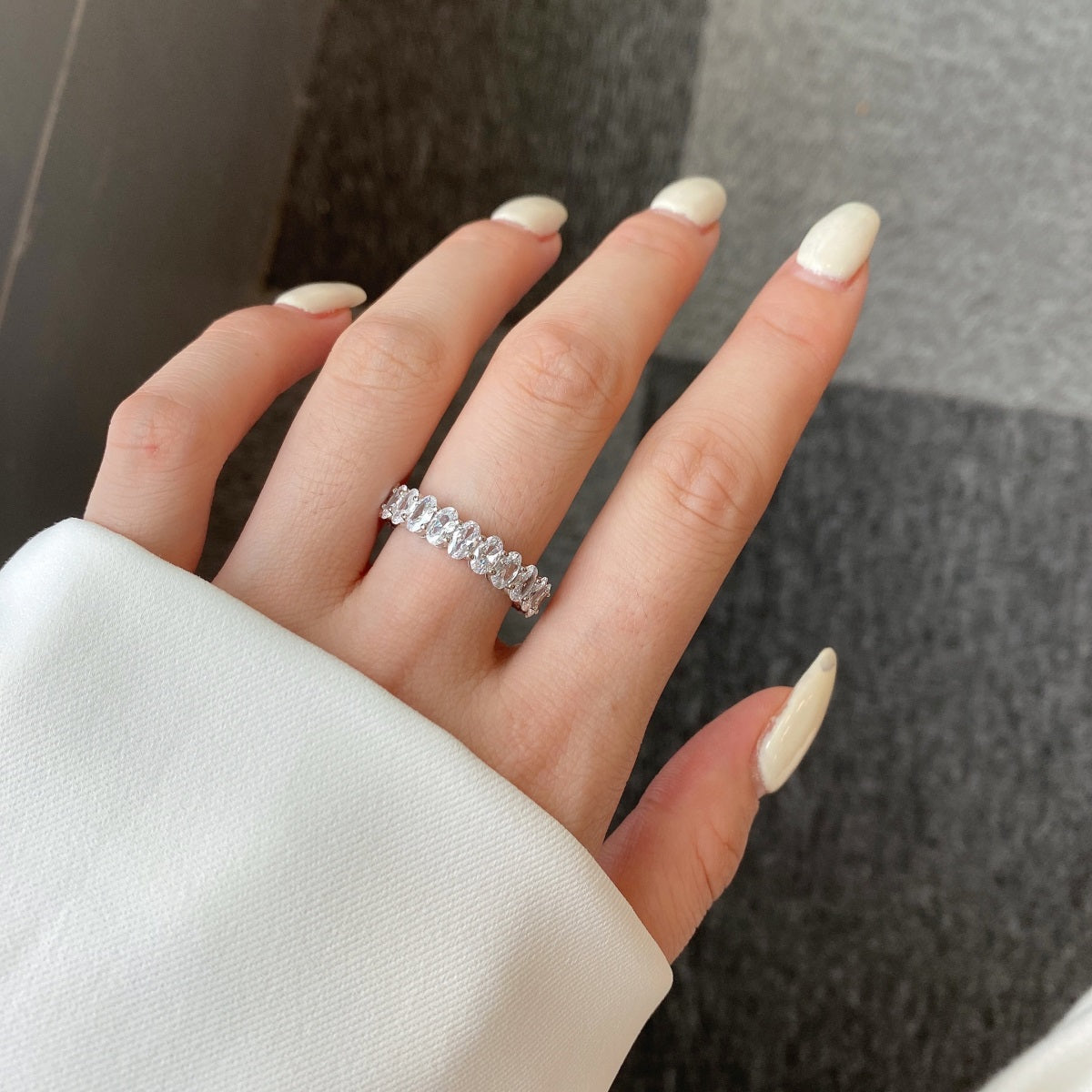[Limara]Ornate Oval Cut Tennis Ring