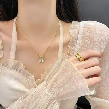 [Limara]PAVÉ DIAMOND FLOWER CHARM NECKLACE