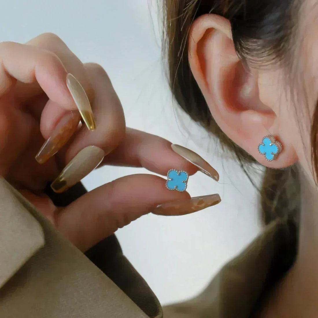[Limara]CLOVER MINI 9.5MM ONYX STUD EARRINGS SILVER