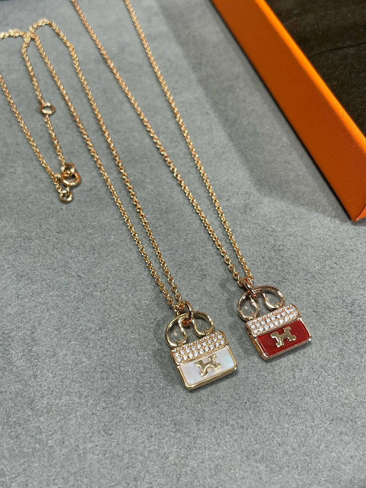 [Limara]H CIRCE MOISSANITE PENDANT NECKLACE GOLD
