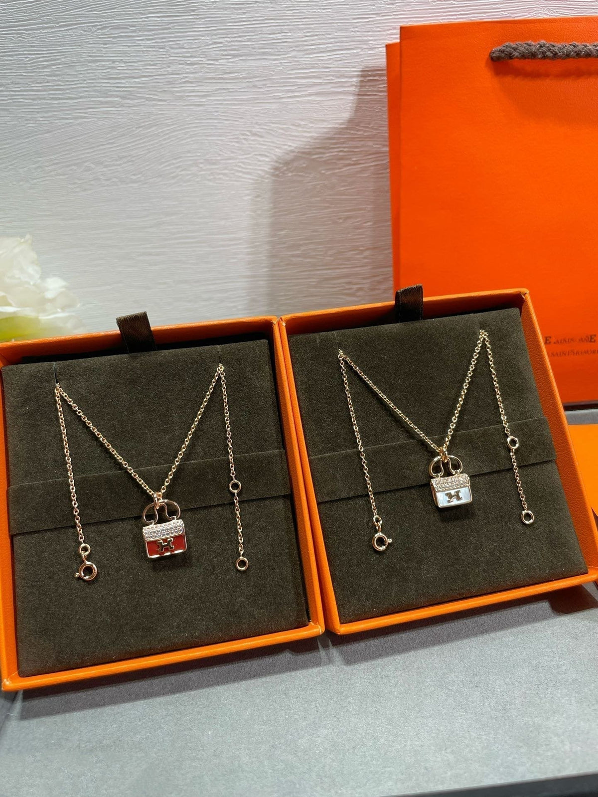 [Limara]H CIRCE MOISSANITE PENDANT NECKLACE GOLD
