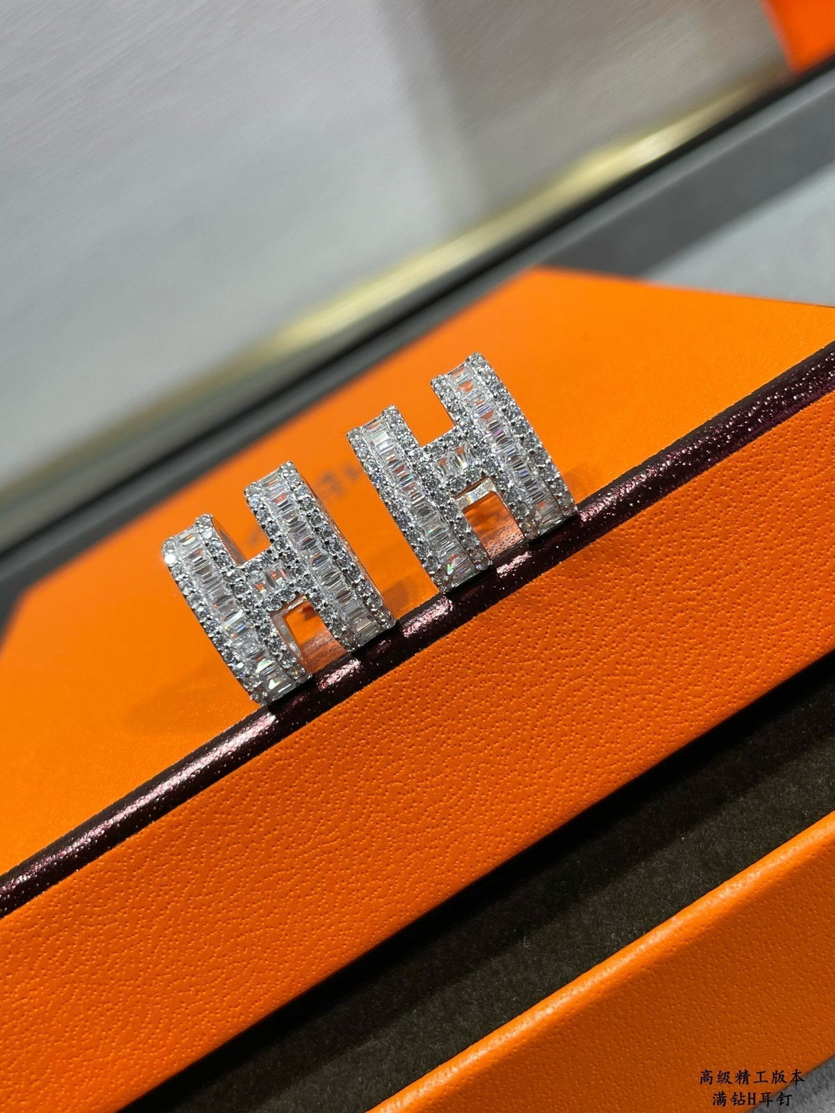 [Limara]H STUD EARRINGS WITH SILVER DIAMONDS
