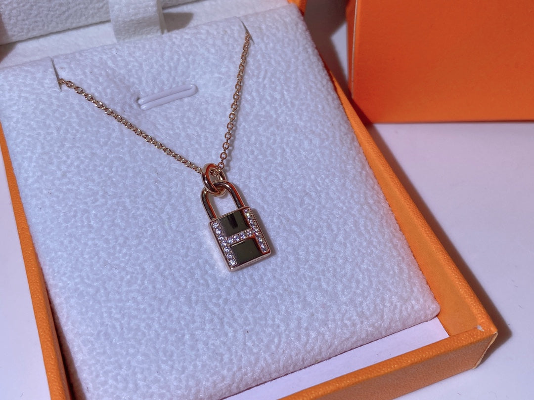 [Limara]HM ADVANCED NICHE LOCK HEAD NECKLACE DIAMONDS