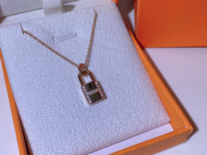 [Limara]HM ADVANCED NICHE LOCK HEAD NECKLACE DIAMONDS