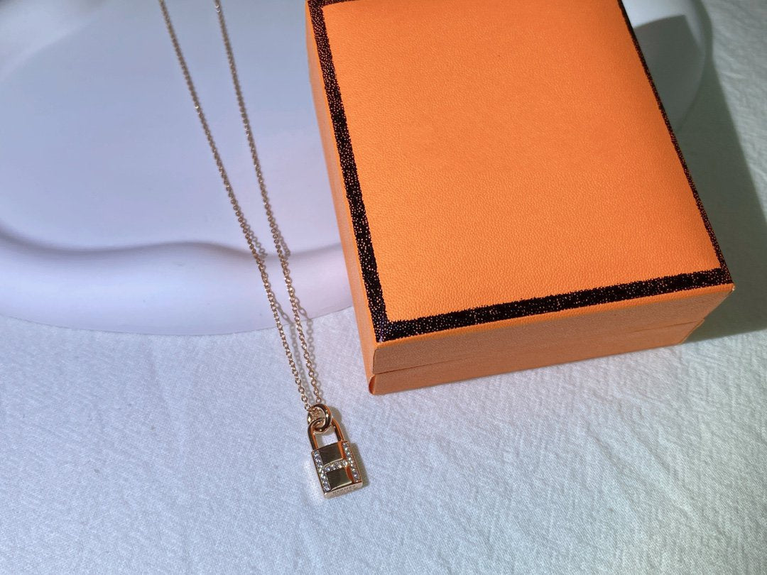 [Limara]HM ADVANCED NICHE LOCK HEAD NECKLACE DIAMONDS