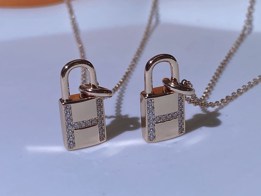 [Limara]HM ADVANCED NICHE LOCK HEAD NECKLACE DIAMONDS