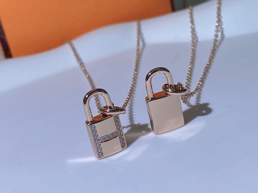 [Limara]HM ADVANCED NICHE LOCK HEAD NECKLACE DIAMONDS