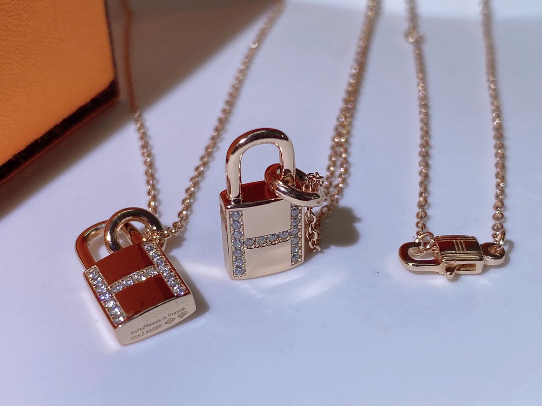 [Limara]HM ADVANCED NICHE LOCK HEAD NECKLACE DIAMONDS